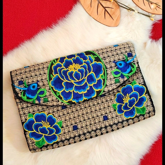 Unbranded Handbags - Blue floral embroidered clutch•crossbody•bundle!